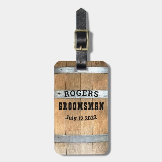 Gepersonaliseerde Groomsman Bourbon Barrel Bagagelabel (Voorkant verticaal)