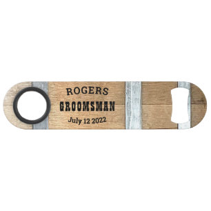Gepersonaliseerde Groomsman Whiskey Barrel Speed Flessenopener