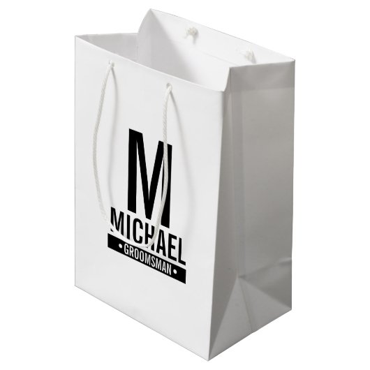 Gepersonaliseerde Groomsman's Monogram en Naam Medium Cadeauzakje (Voorkant Gekanteld)