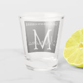 Gepersonaliseerde Groomvrouw zwart wit monogram Shot Glas (Achterkant)