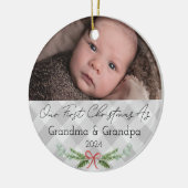 Gepersonaliseerde Grootouders Eerste Kerstfoto Keramisch Ornament (Links)