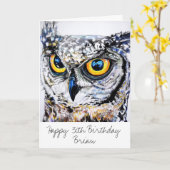 Gepersonaliseerde Grote Gehoornde Uil Happy Birthd Kaart (Gele Bloem)