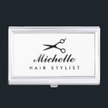 Gepersonaliseerde haarstylist visitekaartje hoesje visitekaarthouder<br><div class="desc">Gepersonaliseerde haarstylist visitekaartje hoesje. Aangepast ontwerp voor kapper of kapper. Stijlvol cadeau voor de eigenaar van de kapsalon. Maak je eigen trendy kapperszaak cadeaus voor baas,  collega,  medewerkers etc. Unieke kapper cadeau-ideeën. Gepersonaliseerd met uw eigen bedrijfsnaam of bedrijfsslogan. Professionele schaar logo.</div>