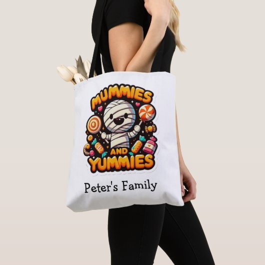 Gepersonaliseerde Halloween Pun Schattigee Mummy C Tote Bag (Dichtbij)