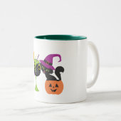 Gepersonaliseerde Halloween Witch Black Cat Coffee Tweekleurige Koffiemok (Voorkant rechts)