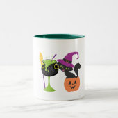 Gepersonaliseerde Halloween Witch Black Cat Coffee Tweekleurige Koffiemok (Center)
