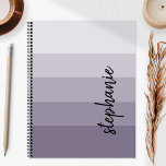 Gepersonaliseerde handtekening kleur blok pruim 20 planner<br><div class="desc">Dit trendy moderne ontwerp kenmerkt vijf strepen van het kleurenblok in gradiënttinten van licht tot middelgroot plum. Personaliseer het met jouw naam in verticaal zwart handschrift handschrift.</div>