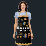 Gepersonaliseerde Hanukkah Hebrew Menorah Dreidel Schort<br><div class="desc">Plaats een Happy Hanukkah-toon met deze gepersonaliseerde Vet & Bright Hanukkah Apron. Zorg dat iemand een speciale glimlach krijgt. Het is de perfecte manier om vrienden en familie een Happy Hanukkah te wensen. Whimsical-kleurrijke Chanoekelementen — waaronder Jelly Donuts, Dreidels, Wrapped Gifts, Gold Coins and Stars of David — omringen het...</div>