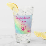 gepersonaliseerde Happy 18th Birthday Glas<br><div class="desc">regenboogontwerp Fijne 17e verjaardag,  persoonlijke cadeau van glas.</div>