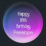 Gepersonaliseerde Happy Birthday Ombre Paarse Papieren Bordje<br><div class="desc">Gepersonaliseerd ombre paarse Happy Birthday papier bord,  die u gemakkelijk kunt personaliseren met een naam. Dit moderne paarse gradiënt verjaardagsfeestje zou een prachtig deel decor raken aan haar bord.</div>