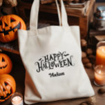 Gepersonaliseerde Happy Halloween Trick or treat Tote Bag<br><div class="desc">Transformeer je Halloween-truc of trakteer in een stijlvol avondje uit met deze aangepaste Happy Halloween-canvas tas die kan worden gepersonaliseerd met een naam. Met zijn spookachtige maar grillige charme, zal deze canvas tas zeker rillingen over je rug en opwinding door je aderen sturen! Eenvoudig de naam bewerken en toevoegen aan...</div>