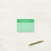 Gepersonaliseerde heldergroene korrelige textuur post-it® notes (Op bureau)