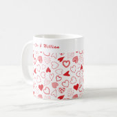 Gepersonaliseerde het dagelijkse rode hartenpatroo koffiemok (Voorkant links)