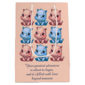 Gepersonaliseerde Hippo Baby shower Roze Medium Cadeauzakje (Achterkant)