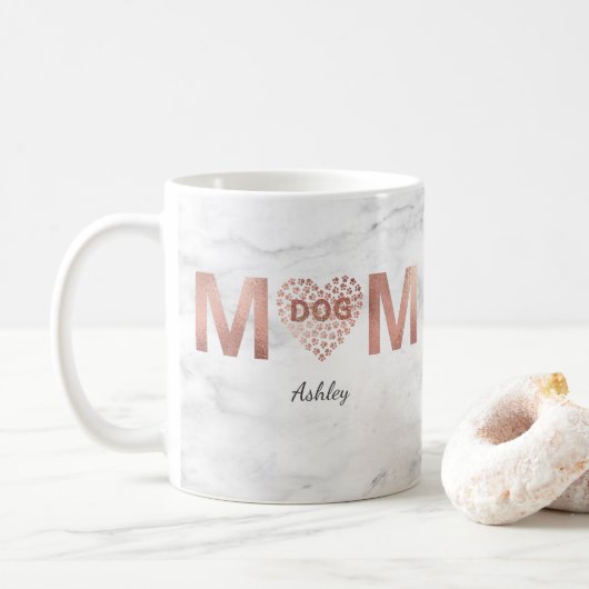 Gepersonaliseerde Hond Mama Roos Gold Paw Prints H Koffiemok (Met donut)