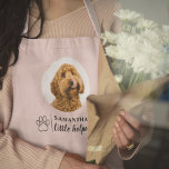 Gepersonaliseerde hondenfoto Roze Schort<br><div class="desc">Voeg een vleugje personalisatie toe aan uw keuken met dit schattige gepersonaliseerde hondenfoto roze Schort. Perfect voor hondenliefhebbers, dit schort is voorzien van een aangepaste foto van uw harige vriend, waardoor het een uniek en attent geschenk is. Gemaakt van hoogwaardige stof, biedt het duurzaamheid en comfort tijdens het koken. De...</div>