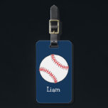 Gepersonaliseerde honkbal op Blue Kinder Boys Bagagelabel<br><div class="desc">Grote witte honkbal met rode stiksels op een marineblauwe achtergrond. De naam van de jongen is geschreven onder het honkbal in grote witte letters. Het telefoonnummer van zijn ouders staat op de achterkant geschreven.</div>