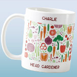 Gepersonaliseerde hoofdtuinman koffiemok<br><div class="desc">Een leuk moestuin patroon,  perfect voor uw favoriete tuinman. Wijzig de naam en de tekst van de Head Gardener om deze te personaliseren. Originele kunst van Nic Squirrell.</div>