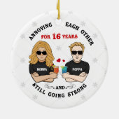 Gepersonaliseerde jonge paar Ornament, irritant el Keramisch Ornament (Achterkant)