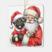 Gepersonaliseerde Joyful Pug Dog met de Kerstman Keramisch Ornament (Links)
