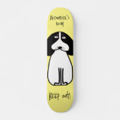 Gepersonaliseerde "Keep Out" Dog Room Sign Persoonlijk Skateboard (Voorkant)