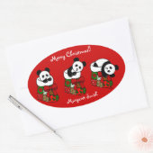 Gepersonaliseerde kerst panda kous ovale sticker (Envelop)
