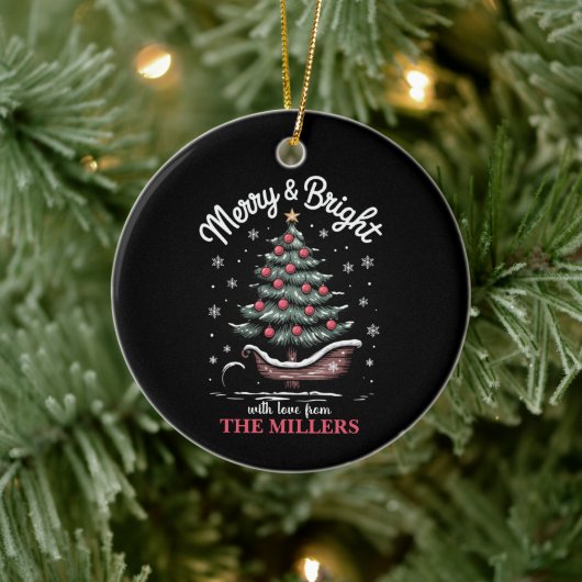 Gepersonaliseerde Kerst Sleigh Tree Merry & Bright Keramisch Ornament (Boom)