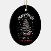 Gepersonaliseerde Kerst Sleigh Tree Merry & Bright Keramisch Ornament (Rechts)