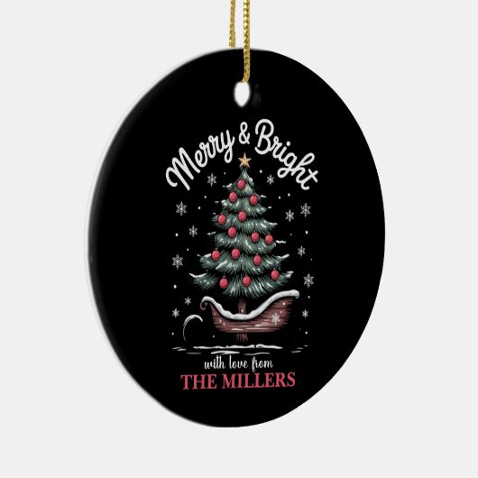 Gepersonaliseerde Kerst Sleigh Tree Merry & Bright Keramisch Ornament (Rechts)