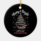 Gepersonaliseerde Kerst Sleigh Tree Merry & Bright Keramisch Ornament (Voorkant)
