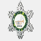 Gepersonaliseerde kerstcadeautjes voor Trumpet Mus Tin Sneeuwvlok Ornament (Rechts)