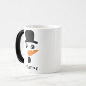 Gepersonaliseerde kerstsneeuwman met pet. magische mok (Voorkant links)