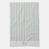 Gepersonaliseerde klassieke salie gestreepte keuke theedoek (Verticaal)