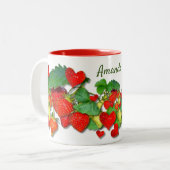 Gepersonaliseerde kleurige rode aardbeien tweekleurige koffiemok (Voorkant links)