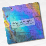 Gepersonaliseerde kleurrijke naam tegeltje<br><div class="desc">Prachtige en kleurrijke regenboogkleurige labradoriet stenen foto maakt de perfecte achtergrond voor een eenvoudig en modern ontwerp. Dit is een close-up van een echte natuurlijke labradorietsteen met blauw, paarse, roze, geel en groen. Deze kunnen worden gebruikt voor elk bedrijf of individu, of het zou ook perfect zijn voor een kristalwinkel....</div>