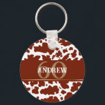 Gepersonaliseerde Koe Spots Print Boer Verjaardag Sleutelhanger<br><div class="desc">Gepersonaliseerde klassieker en trendy bruin en wit koe huidvlekken textuur ontwerp verjaardagsfeestje op maat jaar en naamcadeau. Koe vlekken dierenprint</div>