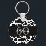Gepersonaliseerde Koe Spots Print Farmer Cowboy Sleutelhanger<br><div class="desc">Gepersonaliseerde klassieker en trendy zwart-wit koe huidvlekken textuur ontwerp verjaardagsfeestje op maat jaar en naamcadeau. Koe vlekken dierenprint</div>
