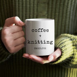 Gepersonaliseerde koffie breien Bewerkbare tekst b Koffiemok<br><div class="desc">Voor breiers die hun koffie nodig hebben om creatief te blijven, is deze aanpasbare koffie-mok de perfecte match! Met een leuke breiquote kan deze mok worden gepersonaliseerd met jouw naam en een speciale boodschap, waardoor het een attent cadeau is voor de breiliefhebber in je leven. Of u nu koffie drinkt...</div>