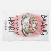 Gepersonaliseerde Koningin van de Keuken Roze Bloe Theedoek (Horizontaal)