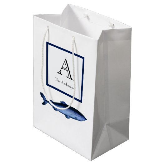 Gepersonaliseerde Kustmarine Blauwe Witte Haai Medium Cadeauzakje (Achterkant Gekanteld)