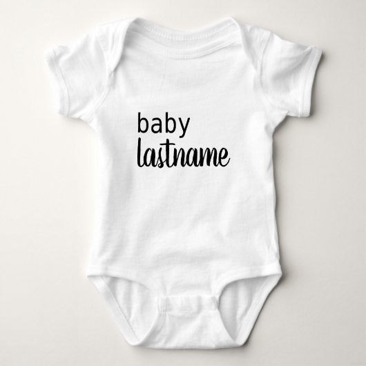 GEPERSONALISEERDE LAATSTE NAAM uit één stuk Baby B Romper (Voorkant)