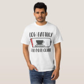 Gepersonaliseerde lage batterij heeft meer koffie  t-shirt (Voorkant volledig)