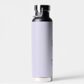 Gepersonaliseerde Lavendel Zwart Script Trouwwater Waterfles (Rechts)