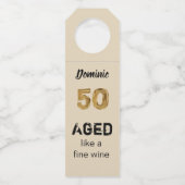 Gepersonaliseerde leeftijd als een fijne wijn 50st flessenhanger (Voorkant)