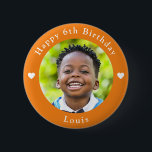 Gepersonaliseerde leeftijd, foto en naam Verjaarda Ronde Button 5,7 Cm<br><div class="desc">Schattige gepersonaliseerde leeftijd,  foto en naam verjaardags oranje knop.</div>