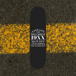 Gepersonaliseerde  leeftijd tot perfecte persoonlijk skateboard<br><div class="desc">De gepersonaliseerde vintage die aan perfectioneringsontwerp kan een groot geschenk voor uw vrienden of familielid zijn,  of u kunt het zelf gebruiken.</div>