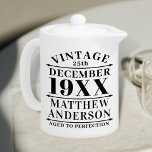 Gepersonaliseerde  leeftijd tot perfecte theepot<br><div class="desc">De gepersonaliseerde vintage die aan perfectioneringsontwerp kan een groot geschenk voor uw vrienden of familielid zijn,  of u kunt het zelf gebruiken.</div>