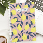 Gepersonaliseerde Lemon & Leaf Planner<br><div class="desc">Voeg een vleugje grilligheid toe aan uw planningsroutine met deze gepersonaliseerde planner met een heerlijk citroen- en bladpatroon in levendige roze en marine tinten. Het speelse ontwerp zorgt voor creativiteit terwijl de aanpasbare naamoptie een persoonlijke touch toevoegt. Deze planner is perfect voor het levendige individu dat zowel stijl als organisatie...</div>