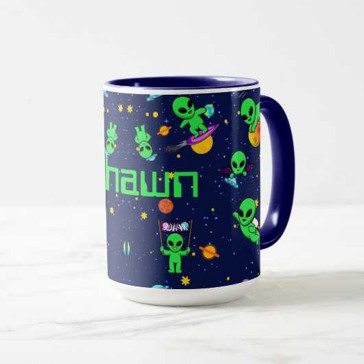 Gepersonaliseerde leuke aliens in de ruimte mok (Voorkant rechts)