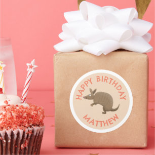 Gepersonaliseerde leuke armadillo happy birthday c ronde sticker